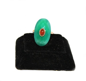 Bague en argent sterling 925 massif plaqué or rose avec onyx vert ovale facetté et cornaline, collection Memoria Jewels, vente en gros - Product Image 2