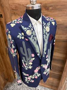 Ensemble de costume brodé bleu marine pour homme – Blazer à motif floral et cactus avec pantalon assorti - Product Image 2