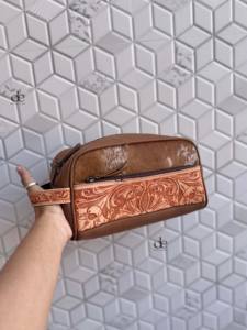 Organisateur de toilette en cuir repoussé à la main nouveau luxe grande capacité femmes voyage cosmétique sacs de maquillage en cuir de vachette avec poignée - Product Image 4