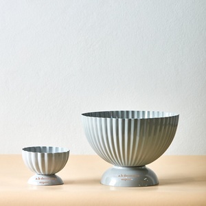 Vase de table en acier inoxydable écologique, décoratif, côtelé, sur pied, gris mat, pour mariage, conteneur floral minimaliste, vente en gros - Product Image 4