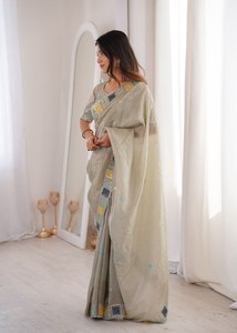 Sari en soie Gold Crush avec broderie multicolore et bordure à motifs – Finition découpée par des artisans - Product Image 2