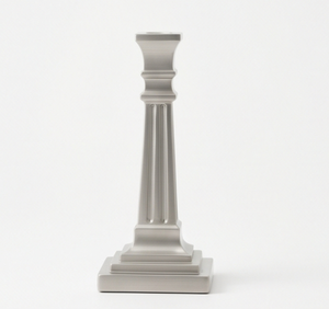 Candelabro de Metal Plateado Cepillado Contemporáneo, Arquitectura de Columna Acanalada, Adorno Minimalista para Mesa - Product Image 3