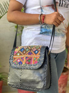 Sac à bandoulière en cuir véritable fait à la main, sac à bandoulière Boho Banjara, sac à bandoulière brodé Unique - Product Image 3