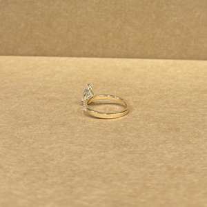 เครื่องประดับดีไซน์เนอร์ทองคำ 9KT สีเหลือง ประดับเพชรโมอิสซาไนต์ น้ำหนักรวม 5.120 กรัม ดีไซน์ทันสมัย หรูหรา เหมาะสำหรับงานแต่งงานและงานเลี้ยง - Product Image 3