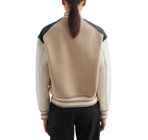 Chaquetas Varsity Personalizadas de Alta Calidad para Mujer, Exterior de Lana/Cachemira y Microfibra, Colores Sólidos, Mejor Precio por Volumen - Product Image 2