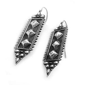 Pendientes Geométricos Oxidados con Engaste de Bisel en Plata de Ley 925 para Unisex, Ideales para Bodas, Aniversarios, Fiestas y Regalos - Product Image 1