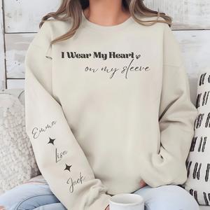 Sudadera Personalizada con Cuello Redondo y Estampado 'I Wear My Heart on my Sleeve Heavy Blend', Ideal para Regalo - Product Image 1