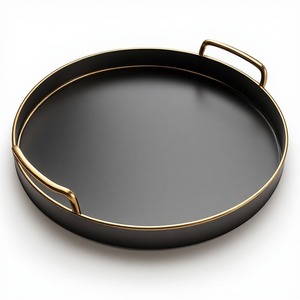 Colección de bandejas metálicas de lujo Sovereign Noir con detalles en oro, diseñadas para una presentación elegante en interiores sofisticados. - Product Image 6