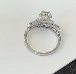Anillo de Compromiso con Diamante Cultivado en Laboratorio de 1.90 Quilates, Claridad VVS, Color E-F, Certificado IGI, Oro Amarillo de 14K, Diseño Minimalista para Mujer - Product Image 2