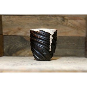 Mug en céramique fait main, style minimaliste, pour la maison, idéal pour un cadeau, design rayé mat. - Product Image 3
