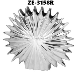 แจกันดอกไม้โลหะโบราณสไตล์ชายฝั่ง สำหรับพิธีกรรมและตกแต่งบ้าน ดีไซน์หรูหราแบบซ่อนเร้น ผลงานศิลปะโดย Zahid Exports - Product Image 5