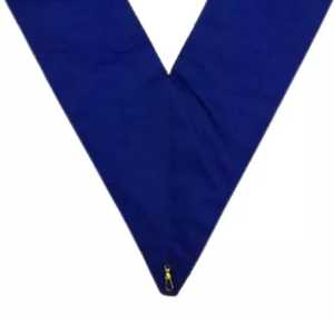Tablier maçonnique personnalisé écologique à motif croisé, bleu, rouge, or, avec écusson en tissu brodé en forme de V à coudre, style classique - Product Image 3