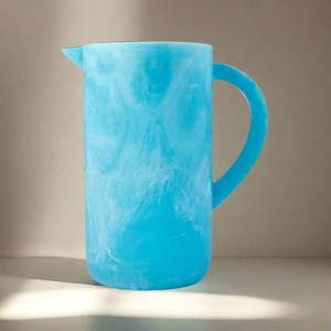 Carafe Moderne Rose Marbrée en Résine Incassable Écologique et Lavable au Lave-Vaisselle pour Vin, Bière et Boissons de Fête - Product Image 6