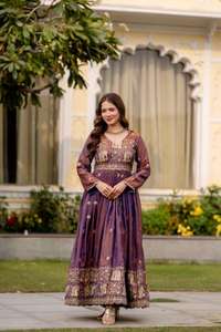 Robe Anarkali en satin brodé Fendy avec dupatta assortie, ensemble entièrement cousu, coupe évasée, tenue scintillante (II 38) DC - Product Image 3