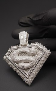 จี้เพชรโมอิสซาไนต์ทรงบาแกตต์และทรงกลมแบบฝังเพชรเต็มวง รูปซูเปอร์แมน สร้อยคอเงินแท้ 925 สไตล์ฮิปฮอป จากผู้ผลิตเครื่องประดับ - Product Image 3