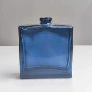 ขวดแก้วสี่เห<span class=keywords><strong>ล</strong></span>ี่ยมไล่สีขนาด 50 มล. 100 มล. สำหรับบรรจุน้ำหอมแบบเป<span class=keywords><strong>ล</strong></span>่า ฝาสีดำสำหรับฉีดพ่นน้ำหอม พร้อมบริการสกรีนโลโก้ - Product Image 6