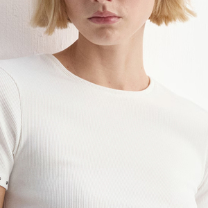 เสื้อผ้าลำลองสำหรับกิจกรรมกลางแจ้ง ดีไซน์เรียบง่าย แต่งกระดุม คอกลม แขนสั้น ทรงหลวม สกรีนโลโก้ได้ตามต้องการ ทรงเข้ารูป ปี 2026 - Product Image 2