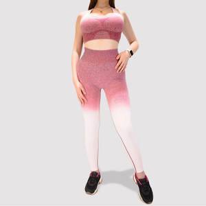 Conjunto de yoga de 2 piezas para mujer: Chaqueta corta con cremallera de un cuarto y leggings sin costuras de cintura alta, color negro liso - Product Image 3