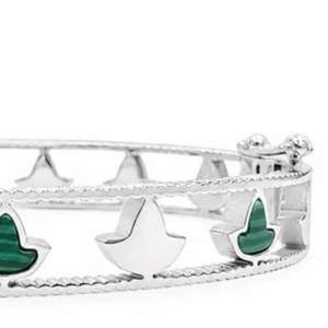 Brazalete de Malaquita Plateada con Diseño de Hiedra para Mujer, Elegante Joyería de Moda en Verde y Plateado, Accesorio de Lujo para la Muñeca - Product Image 3