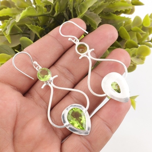 Pendientes colgantes de peridoto verde hechos a mano en plata de ley 925, estilo geométrico clásico, joyería para mujeres y niñas, para usar en fiestas. - Product Image 1