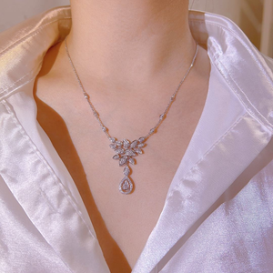 Collier pendentif goutte d'eau à pompon en or massif 18 carats avec diamant de laboratoire 1,0 carat, cadeau de fiançailles pour femme, certifié IGI, charmant et brillant - Product Image 1