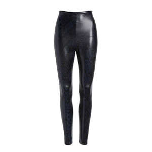 Leggings de cuero elegantes para mujer con alta elasticidad y corte que realza la figura, leggings de cuero negros para mujer - Product Image 1