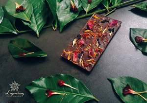 Chocolate negro cubierto con nueces y flores secas como productos al por mayor a granel para regalo del Día de San Valentín - Product Image 6