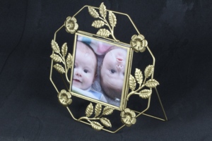 Artisan Design Pf1124 <b>Gold</b> Metal Portrait <b>Photo</b> <b>Frame</b> Tabletop with Floral Leaf Decor Home Decor - Product Image 3
