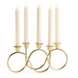 Candelabro decorativo de metal moderno, adecuado para el hogar, la oficina y eventos. - Product Image 1