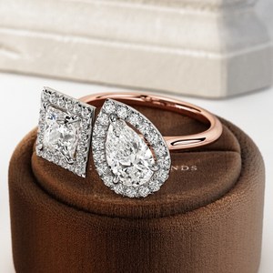 Bague de fiançailles et de mariage éternelle Toi et Moi en or massif 14k/18k avec diamant de laboratoire taille princesse en poire Halo de 1 carat, certifiée IGI - Product Image 2
