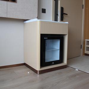 Minibar di Alta Gamma per Hotel con Frigorifero Integrato - Product Image 1