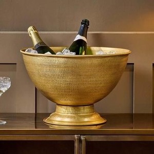 Bac à glace de luxe en cuivre pur avec finition martelée et poignées annulaires pour le refroidissement des bouteilles de champagne, de vin et de bière - Product Image 2