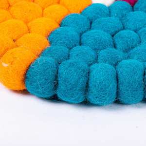 Feltandwool 100% laine, 4 pièces, multicolores, boules de feutre de 1 cm, dessous de plat élégants, accessoires - Product Image 3