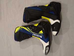 Bottes de moto Suzuki mi-mollet, fermeture éclair synthétique, résistance à l'abrasion, semelle extérieure en caoutchouc, semelle intermédiaire en EVA, doublure en mesh, toutes saisons - Product Image 4