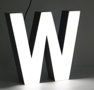 ป้ายโรงแรมหรูหราทรงเสาสูงสีทอง พร้อมบริ<span class=keywords><strong>ก</strong></span>ารเช็คเอาท์ด่วน ตัวอักษรเรืองแสง 3 มิติ แบบตั้งพื้น ใช้เป็นป้ายบอกทาง - Product Image 4