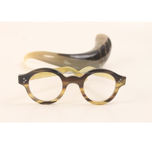 Monturas de Gafas de Cuerno de Búfalo Natural Hechas a Mano por Artesanos - Product Image 2