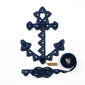 Encaje Guipur Geométrico Azul Marino de 15 mm, Personalizable, Proveedor Mayorista para Diademas, Embalaje de Regalos, Decoración de Calzado, Venta al por Mayor - Product Image 1