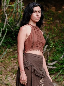 Top corto con cuello halter de algodón Khadi orgánico hecho a mano con estampado tribal y patrones geométricos impresos a mano para mujer - Product Image 5