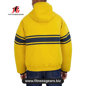 เสื้อแจ็คเก็ตวาร์ซิตี้สีเหลืองสำหรับผู้ชาย แต่งแถบสีกรมท่า คอตั้ง กันลม เสื้อโค้ทลำลองสำหรับฤดูหนาว ผลิตจากผ้าโพลีเอสเตอร์และผ้าฝ้าย - Product Image 3
