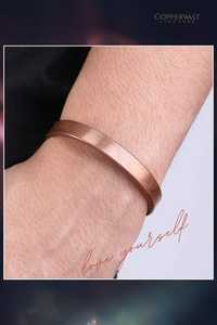 Brazalete de Cobre Hecho a Mano, Joyería de Metal Martillado Rústico, Diseño para Todas las Temporadas - Product Image 6