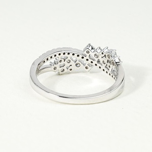 แหวนแต่งงานเพชรทรงกลม 1 กะรัต เพชรเลี้ยงในห้องปฏิบัติการ ทองคำแท้ 10K 14K 18K รับรองโดย IGI ดีไซน์เรียบหรูแบบมินิมอล - Product Image 4