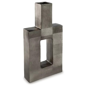 Vase de table en métal géométrique moderne, design industriel fait main, finition argentée, hauteur 39 cm, sculpture décorative - Product Image 1