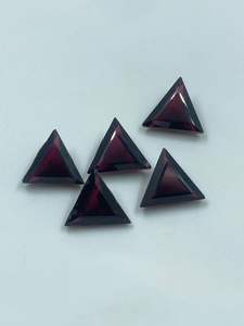 โกเมนสีแดงธรรมชาติทรงสามเหลี่ยม 5 เม็ด 12.50 กะรัต 9 มม. สำหรับทำเครื่องประดับ - Product Image 6