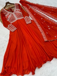 Nouvelles robes Anarkali Salwar Kameez traditionnelles indiennes pour femmes, en georgette, richement brodées de sequins et de perles, pour mariage - Product Image 6
