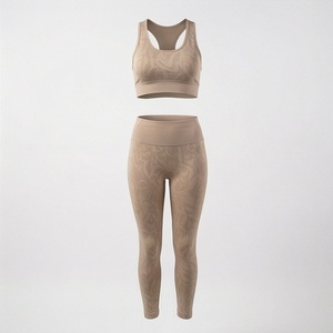 Ensemble de yoga 2 pièces pour femme : soutien-gorge beige gaufré à col rond et dos croisé, et legging taille haute longueur intégrale - Product Image 1