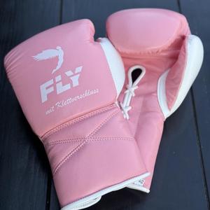 ถุงมือฝึกซ้อมมวย MMA หนังวัวแท้ Fly รุ่น CP-BG-217 แบบผูกเชือก ปรับสายรัดข้อมือได้ ระบายความชื้น - Product Image 1