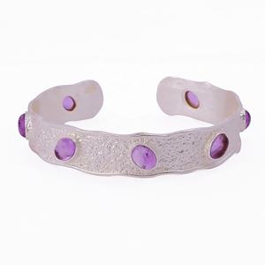 Bracelet jonc ajustable fait main en améthyste texturé géométrique, plaqué argent/or/or rose, bijou tendance et affirmé - Product Image 3