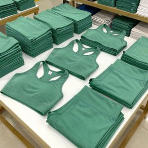 Ensemble d'entraînement léger pour femmes : soutien-gorge de sport respirant et leggings de yoga extensibles – Tenue de sport - Product Image 6