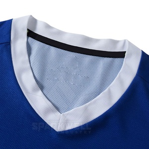 Ensemble maillot de football bleu et short blanc pour homme, personnalisable par sublimation, respirant, en polyester, uniforme pour adultes - Product Image 4