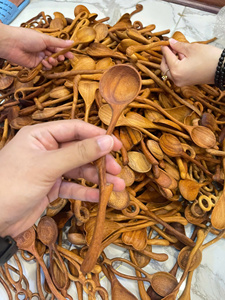 ชุดอุปกรณ์ทำครัวจากไม้ธรรมชาติรักษ์โลก ช้อน ตะหลิว ส้อม ทัพพี ใช้ซ้ำได้ พร้อมอุปกรณ์เสริมในครัว ชุบทองคำเงา สำหรับงานปาร์ตี้ - Product Image 6